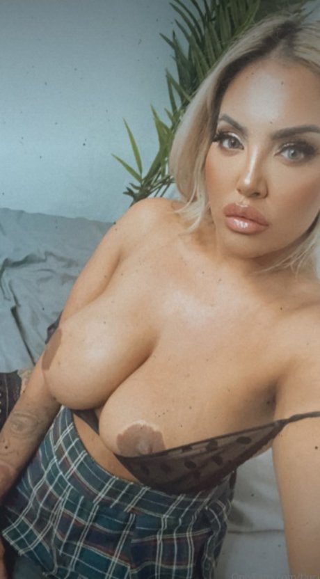 Tanya Lucie_ star du porno adulte img