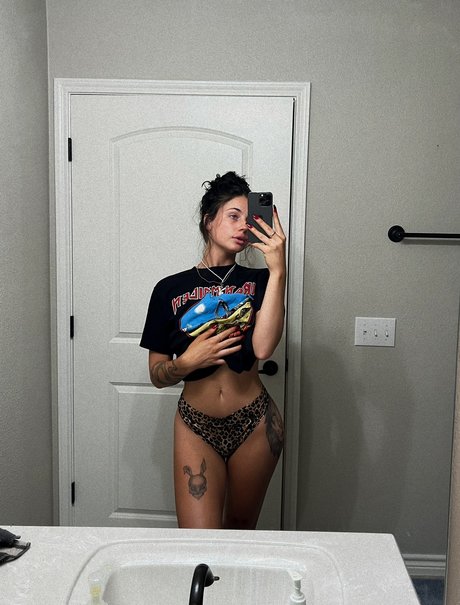 Savannah Mcqueen_ étoile nue galerie