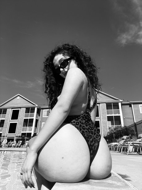 Ley Ley star du porno sympa photo