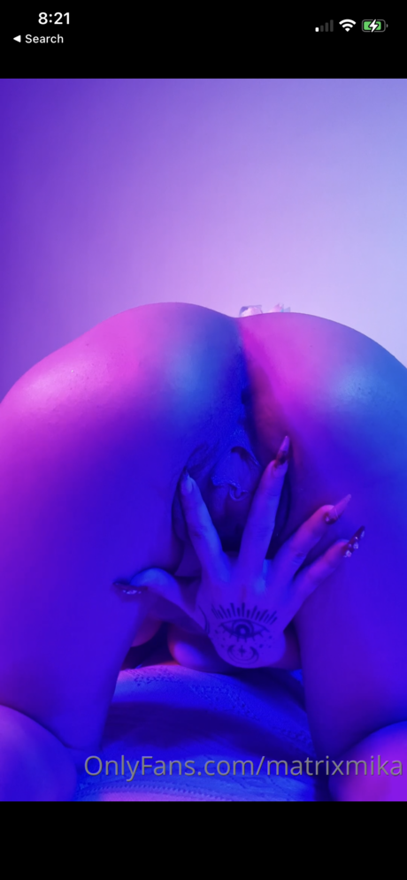 Matrix Mika_ actrice artistique galerie