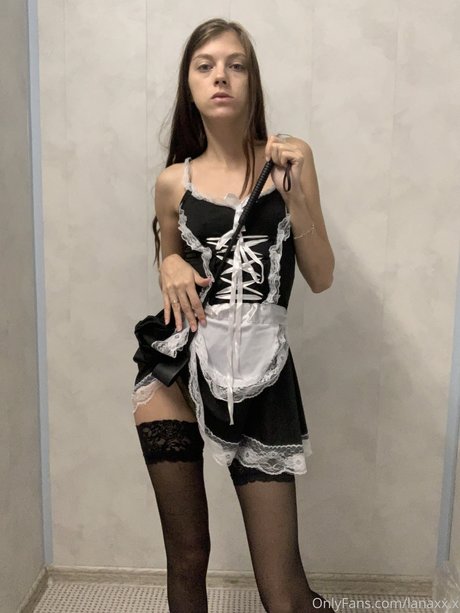 Lana Lanaxx X modèle parfait des photos