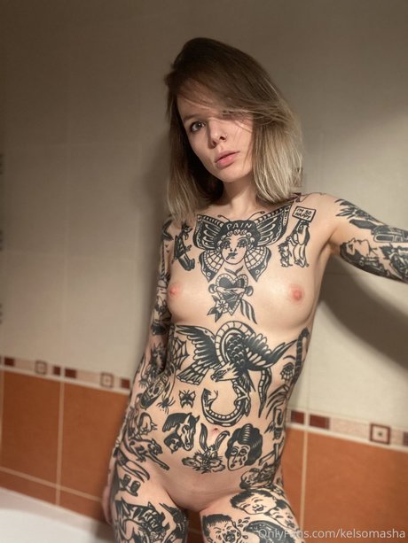Tattooed Russian star pornographique des photos