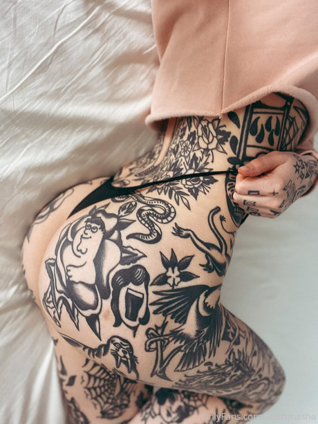 Tattooed Russian actrice pornographique image