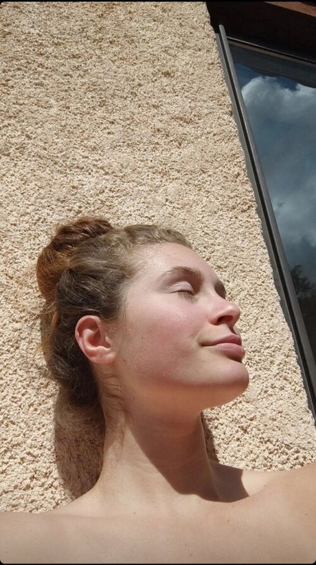 Aehtna_ haut modèle des photos