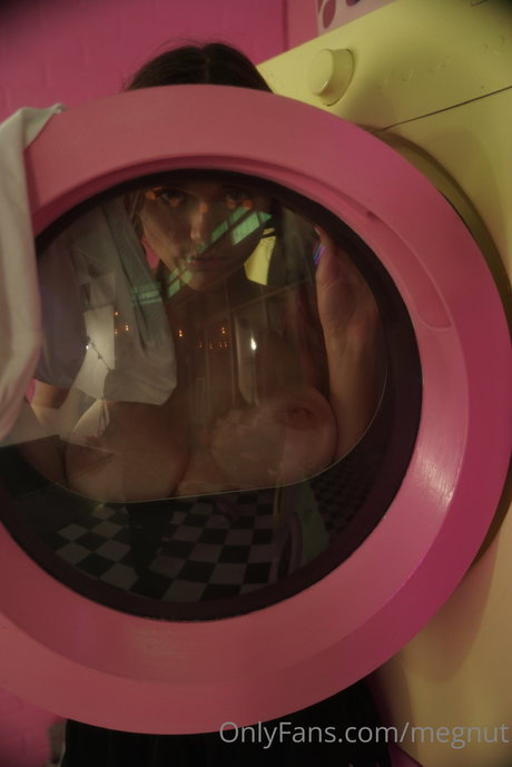 Megan Guthrie_ modèle nu img