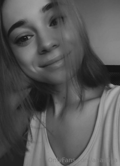 Anastiya star du porno de haute qualité photo