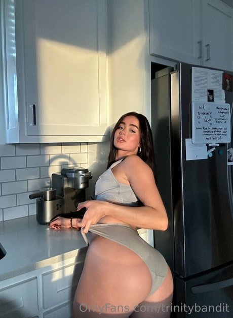 Trinity Bandit actrice sexy des photos