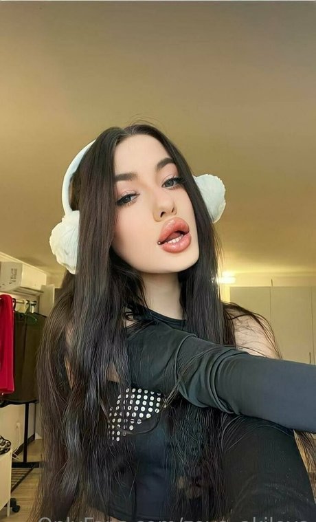 zoya akilova actrice de nus image