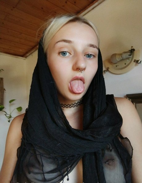 Maryjanakrasnapanna actrice érotique photo