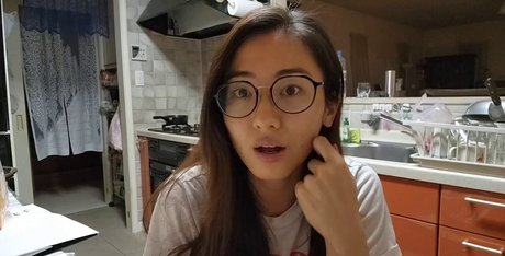 Zumi star du porno en haute qualité image