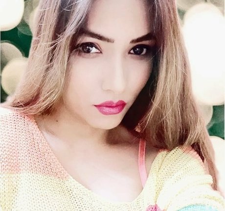 Zoya Rathore nus star du porno galerie