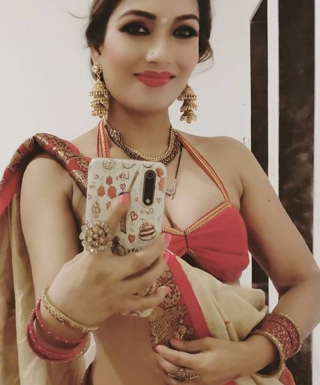 Zoya Rathore étoile images