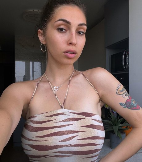 Aisux Aisultanax nus étoiles galerie