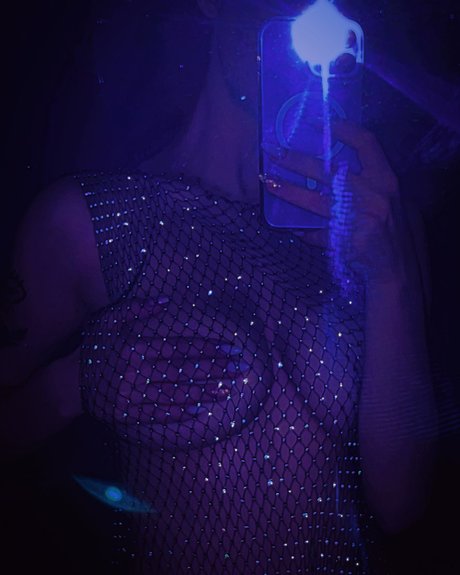 Aisux Aisultanax modèle magnifique images