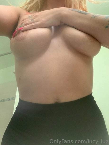 nue enceinte onlyfans assez érotique image