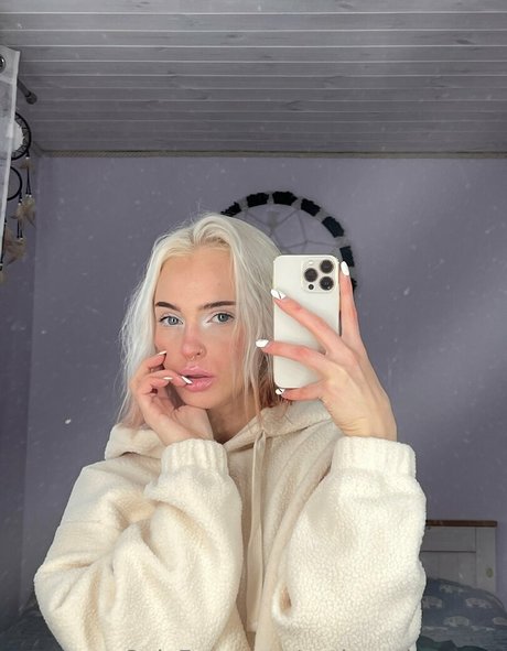 Regina Sahar star du porno en haute qualité photo