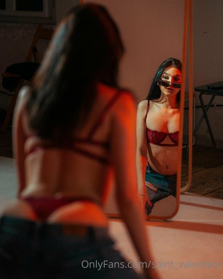 Valentyna haut modèle photos