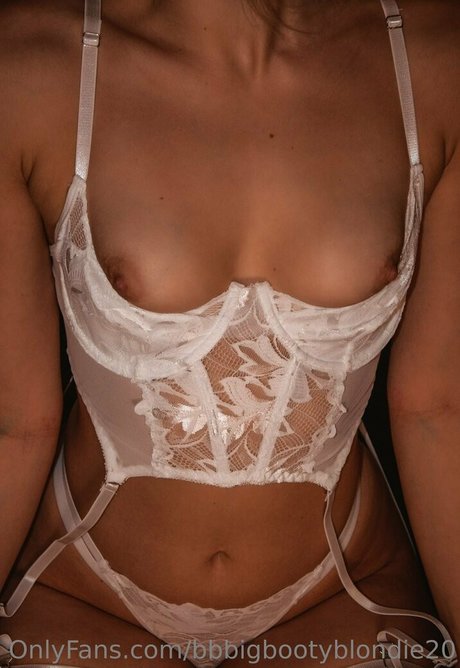 Bigbootyblondie étoile gratuite archive