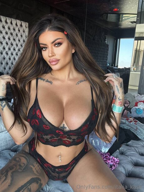 Italia Kash actrice sexy images