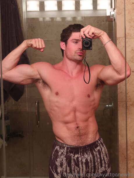 Wyattgonewild actrice de sexe galerie