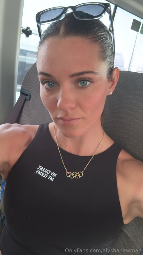 Alyshanewman star du porno érotique des photos