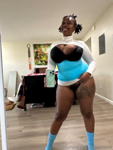 Spicylilbrat modèle xxx des photos