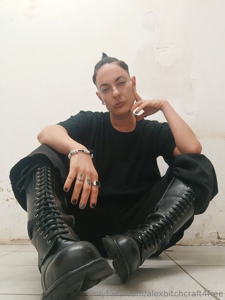 Alexbitchcraft4free star érotique galerie