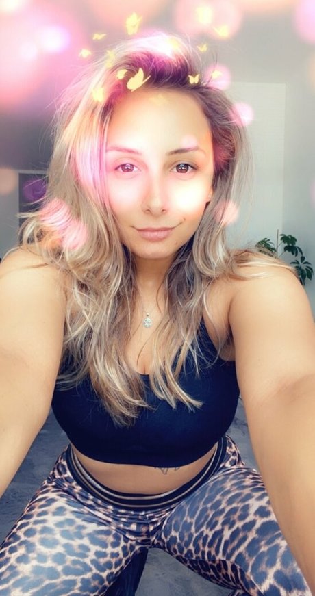 Mariah Leonne modèle pornographique archive