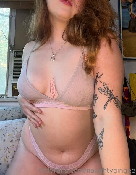 Naughtygingee modèle de sexe photos