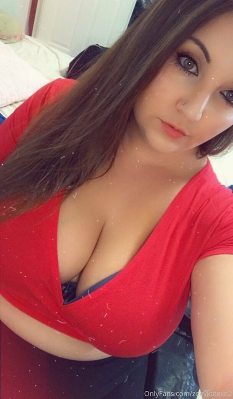 zoeykatexo2 actrice nue des photos