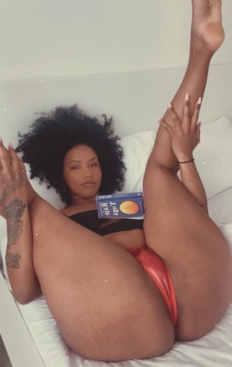 Imelda Ohh actrice érotique images