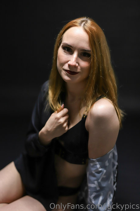 Jackypics star du porno en haute qualité archive