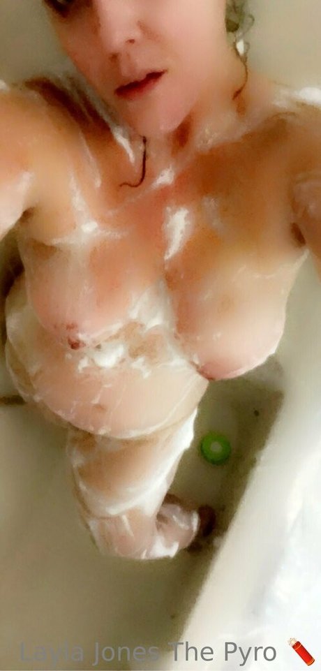 Layla Jones modèle nu collection