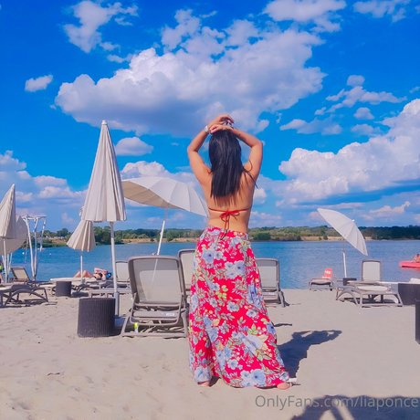 Lia Ponce star du porno belle galerie