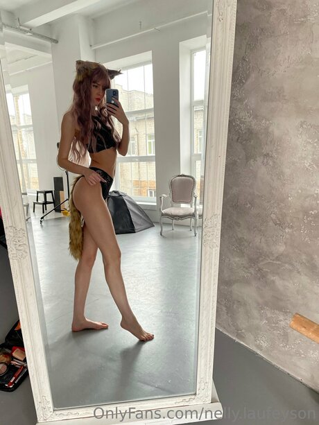 Nelly Laufeyson étoile chaude photo