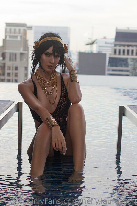 Nelly Laufeyson étoile nue des photos