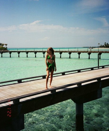 Zoey Deutch art star du porno photos