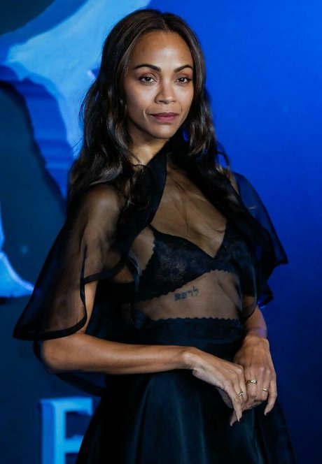 Zoe Saldana modèle de sexe archive