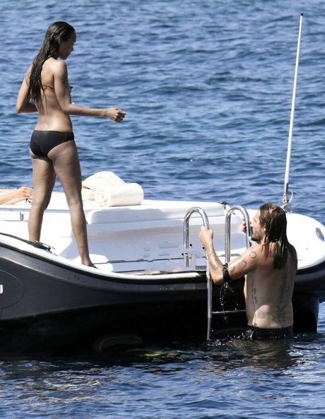 Zoe Saldana modèle xxx image