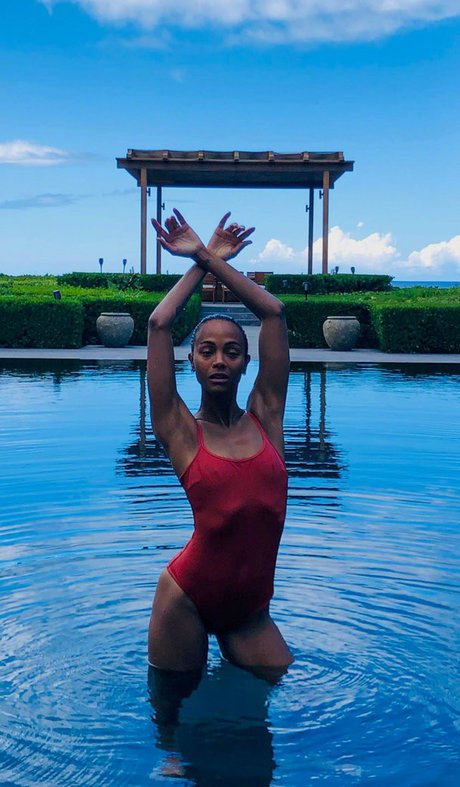 Zoe Saldana modèle de sexe collection