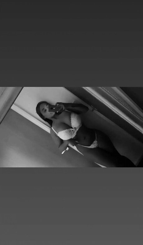 Zoe Leanne Cooper modèles nus images