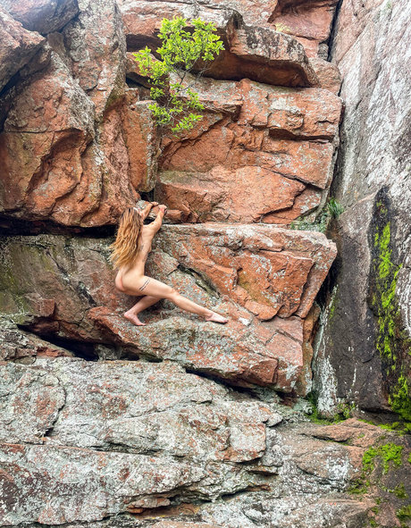 blonde transexuelle onlyfans beau haut des photos