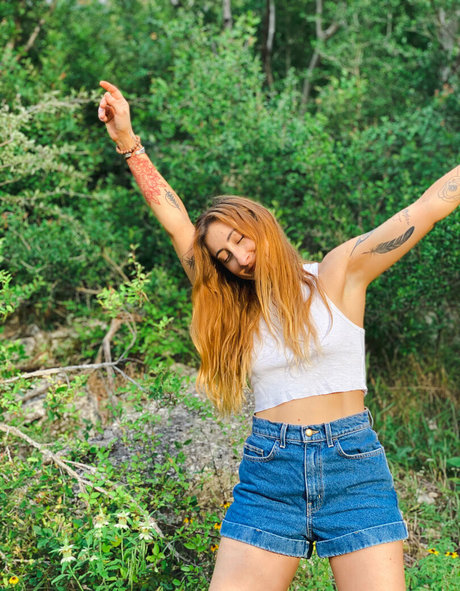 joi uniquementfans assez nue galeries