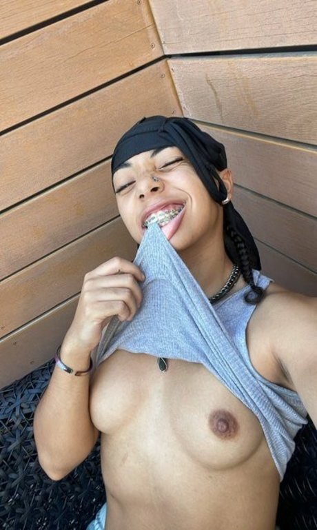 Zerella Skies art modèle galeries