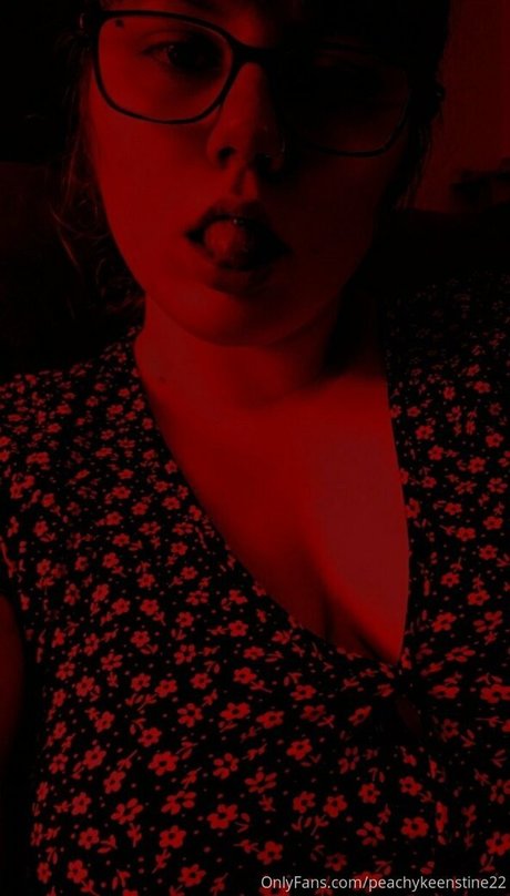 peachykeenstine22 nus star du porno image