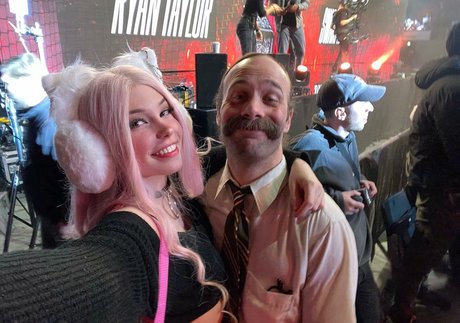 Belle Delphine star du porno chaud photo