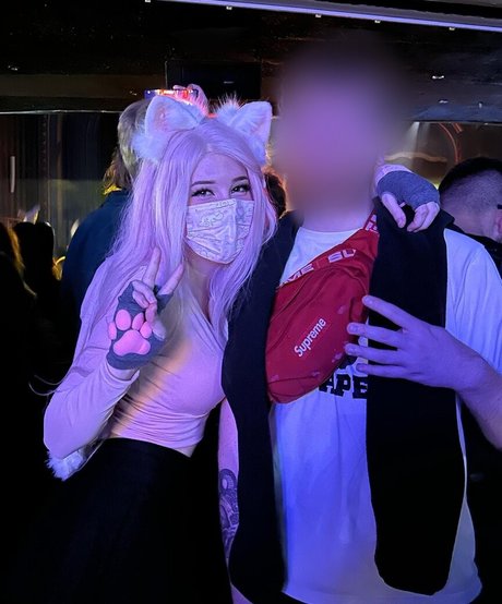 Belle Delphine star du sexe photos