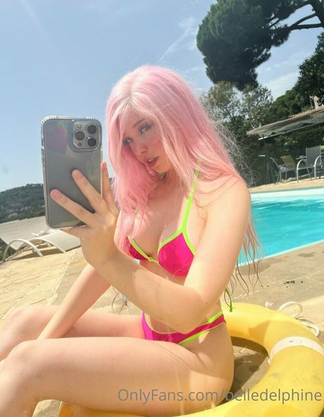 Belle Delphine meilleure actrice images