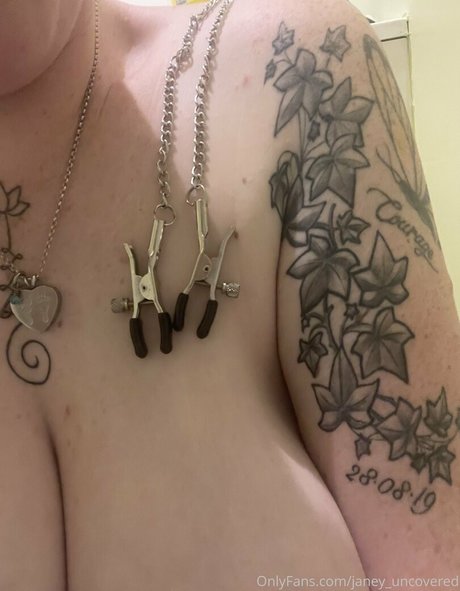 janey uncovered modèle érotique img