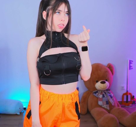 IJenz modèle pornographique archive